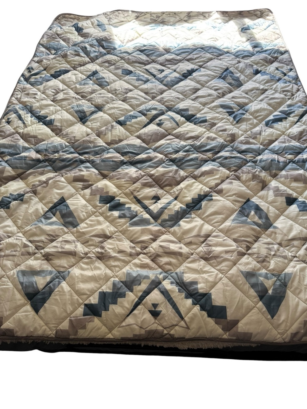 Pendleton Packable Throw Quilt White Sands Aztec Neutral Pattern 50 x 70 W/ Bag - Picture 2 of 8